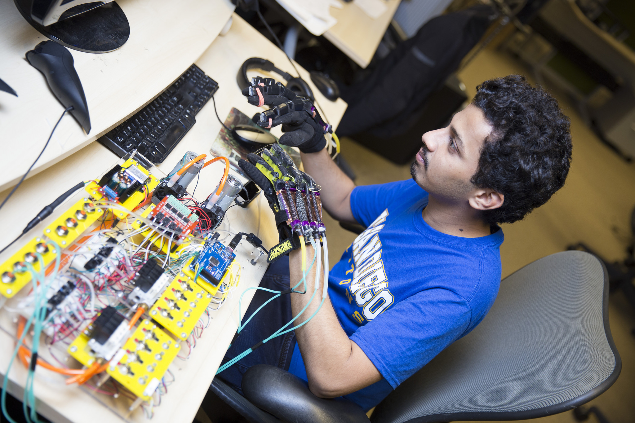 UC San Diego creates VR glove using 3D printing