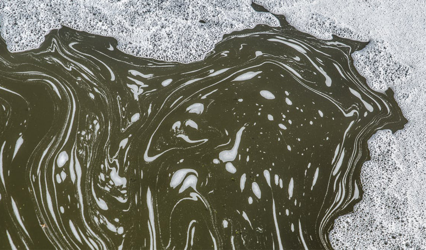 Additive manufacturing to treat polluted waters