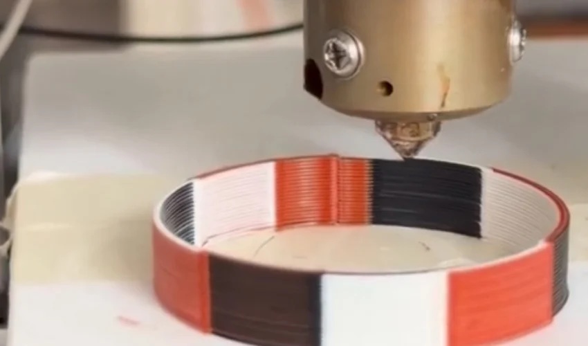 Rotating nozzle
