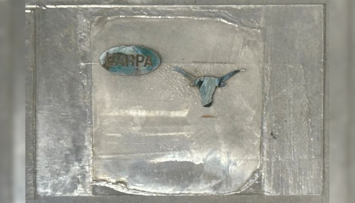 An example of the Holographic Metasurface Nano-Lithography (HMNL) method on a semiconductor.