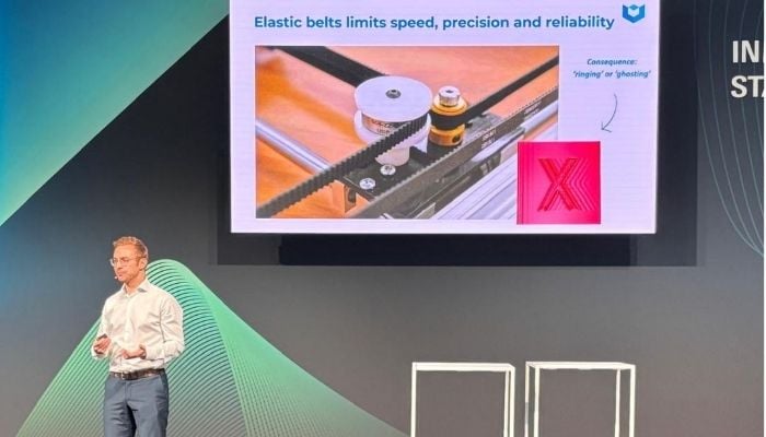 Timothy Kramer presenting Tesseract Technologies at Formnext 2025