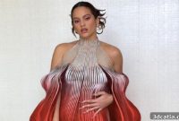 Rosalía Benzersiz 3D Baskılı Elbisesiyle Göz Kamaştırdı