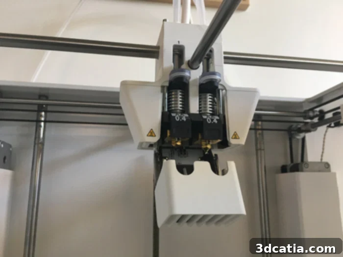 The Ultimaker S5 3D printer head equipped with two 0.4mm Print Core AA for dual extrusion.
