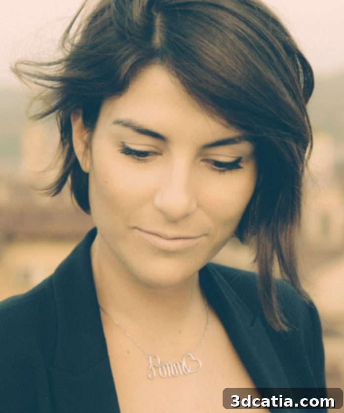Annalisa Nicola, co-founder of XYZBAG, pioneers 3D printed fashion.