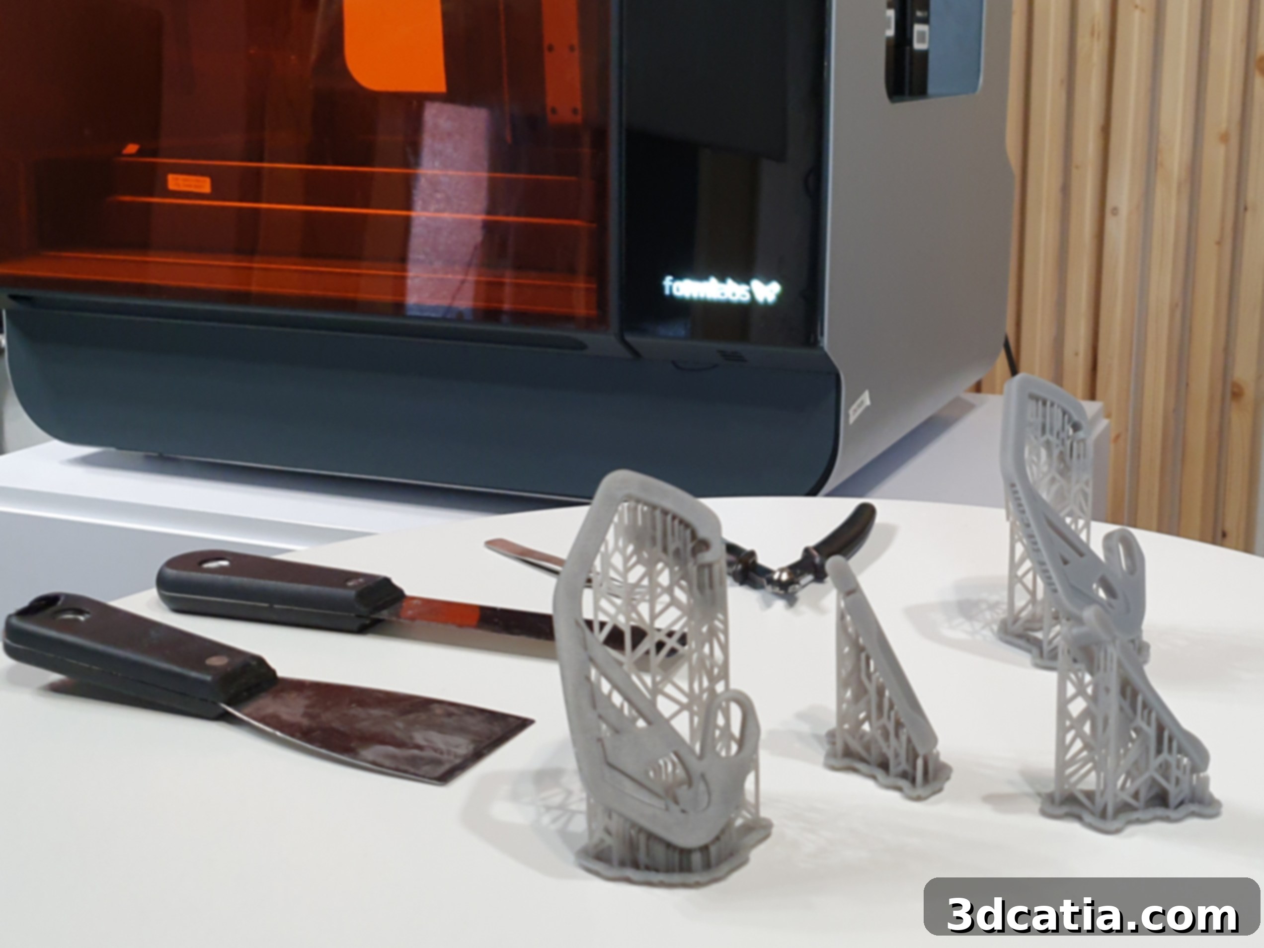 Carabiners printed with Tough resin show high resistance.