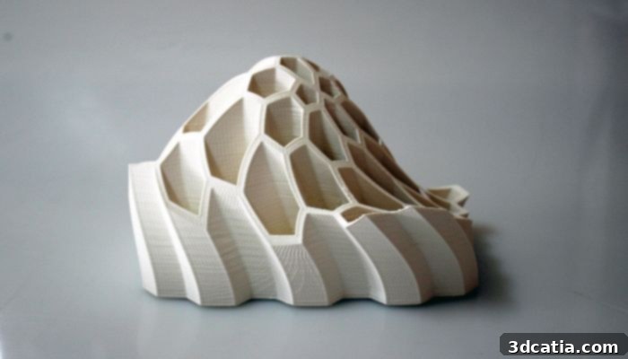 A unique wavy 3D printed pen and pencil holder by Beeverycreative