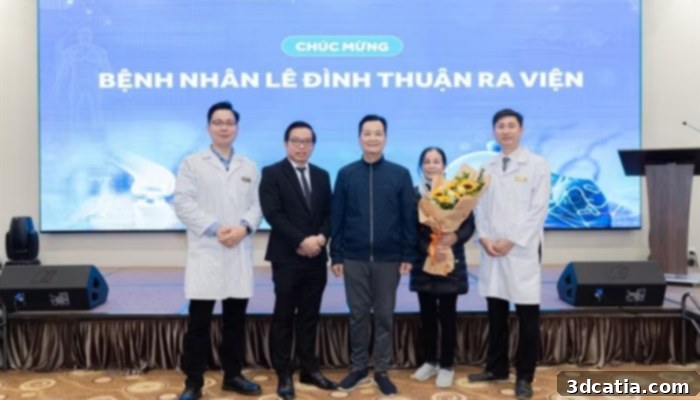 Patient Le Dinh Thuan with the Vinmec medical team after discharge.